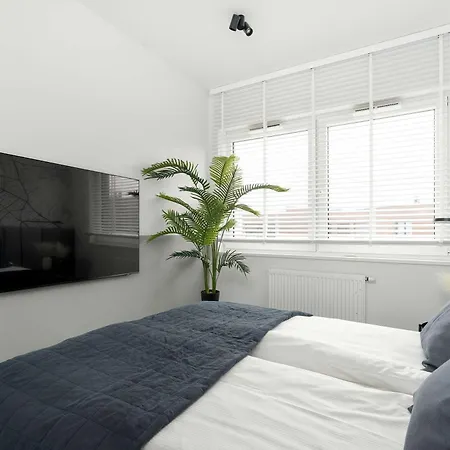 Modern Remote Work Close To The Malta By Renters Lägenhet